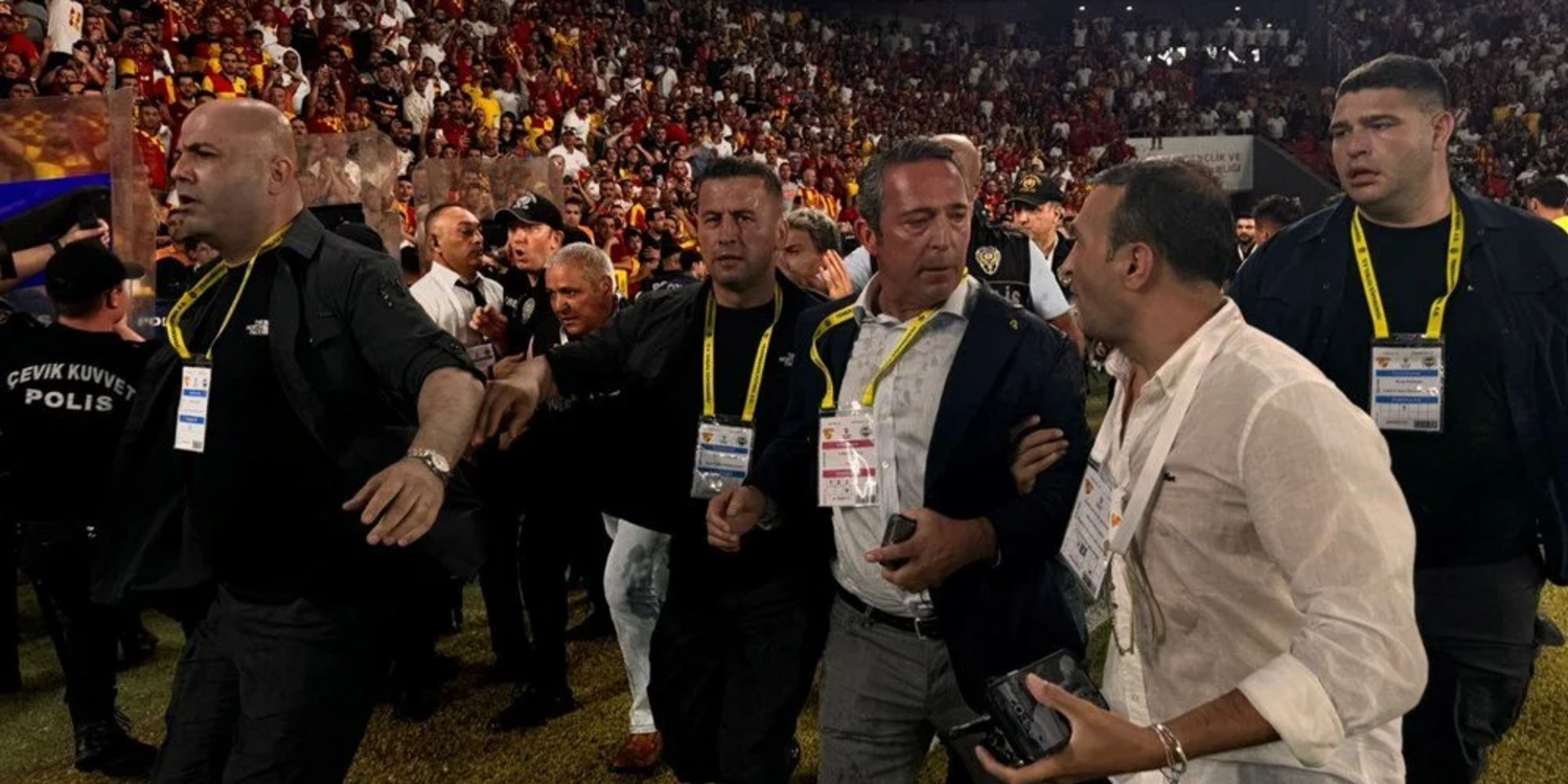 Ali Koç sahaya indi, ortalık karıştı