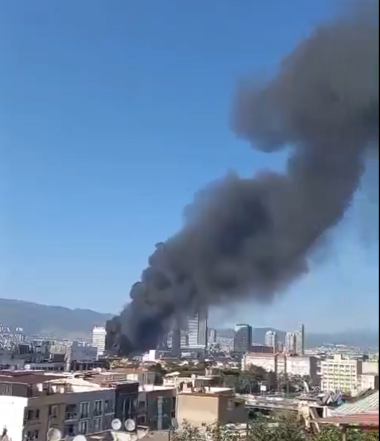 İzmir'de bir depoda yangın çıktı