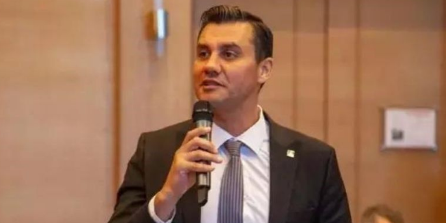 Ferdi Zeyrek: Belediyenin kasasını boşaltıyorlar