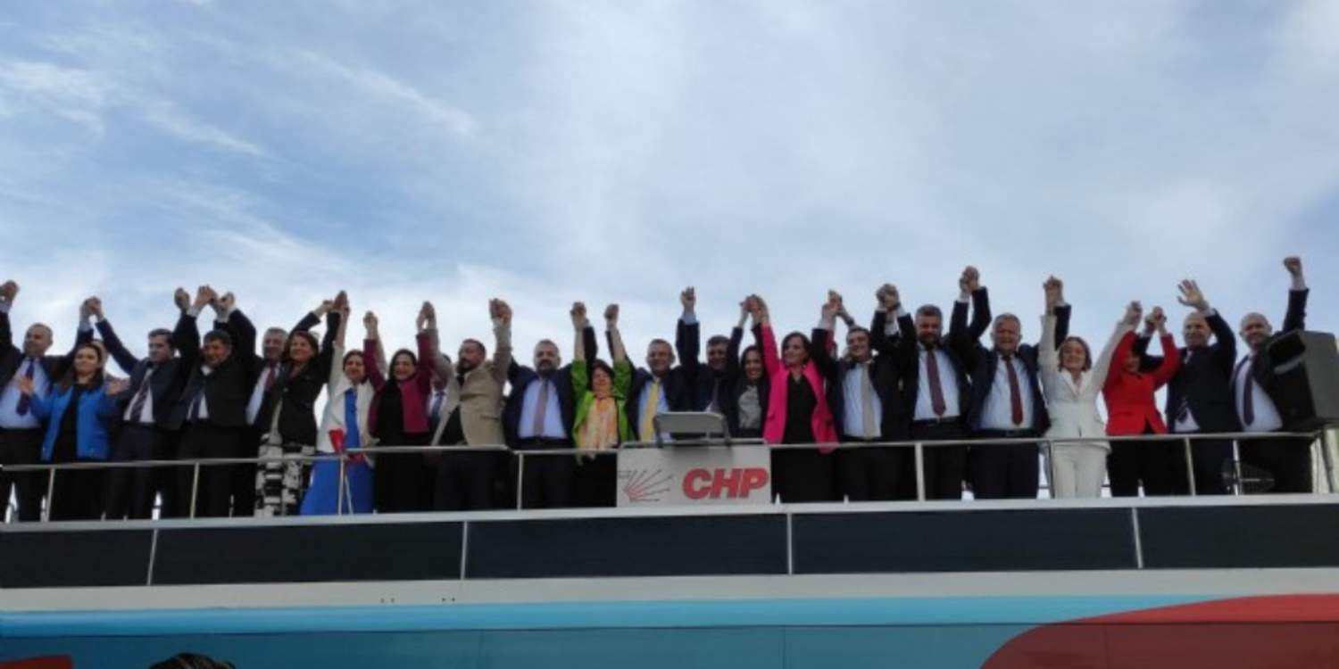 İzmir’e “Özel” teşekkür, partiye uyarı, Dağ’a gönderme