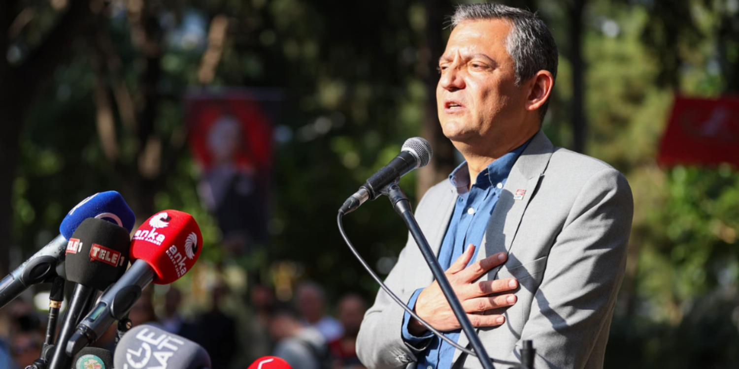 Özel, Zübeyde Hanım'ın mezarını ziyaret etti