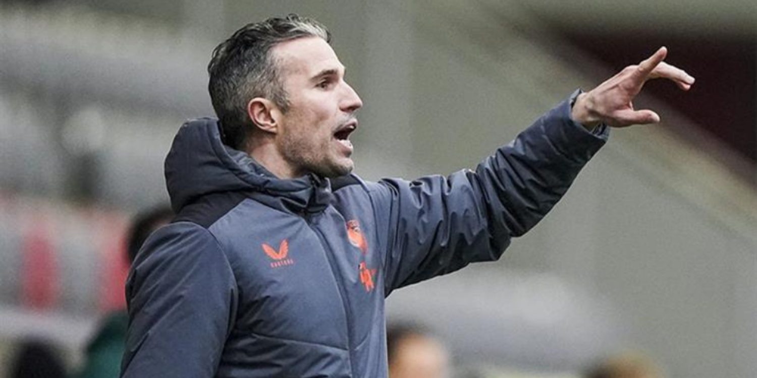 Robin van Persie sahalara geri dönüyor