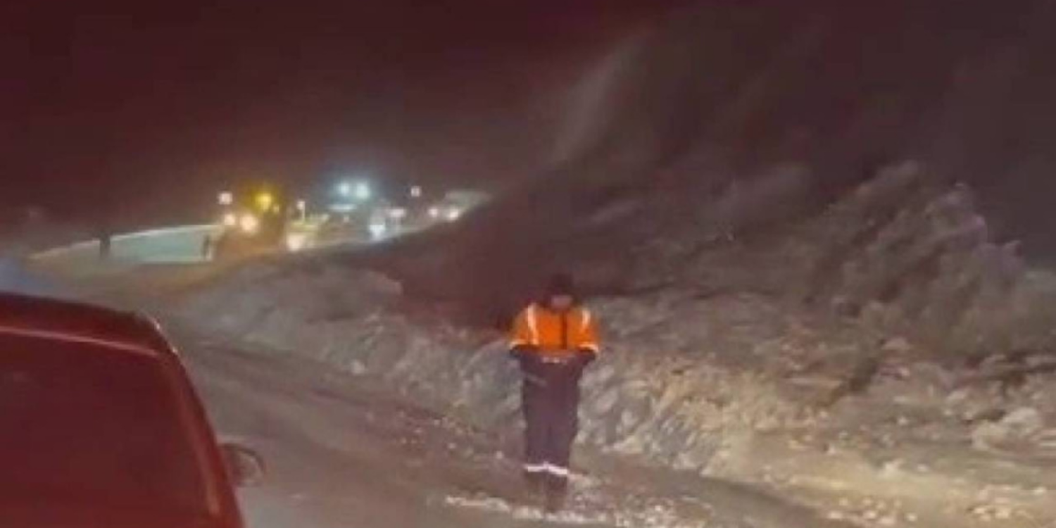 Erzurum’da karayoluna çığ düştü