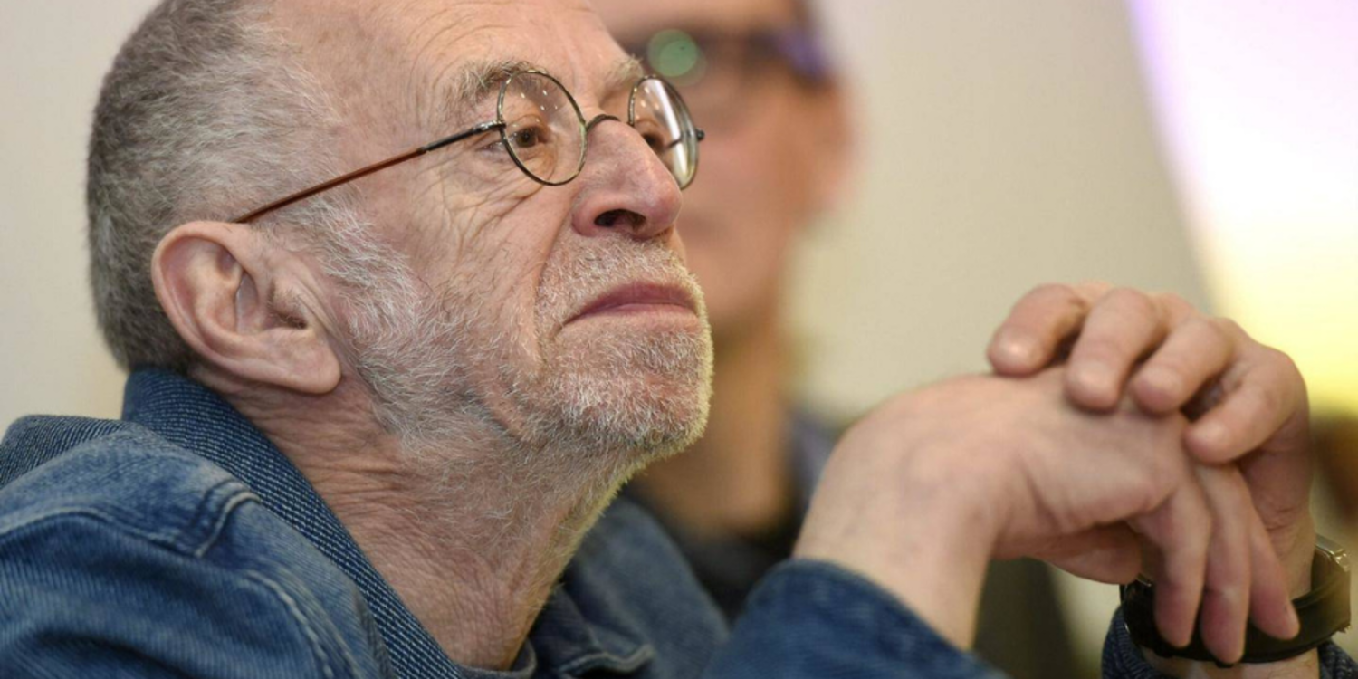 Ünlü şair hayatını kaybetti